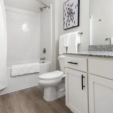 Landing At The Henry - 2 Bedrooms In Northwest