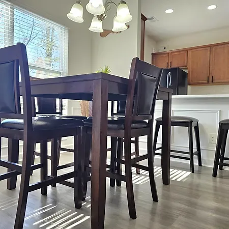 Charlorre Townhome - 1br Pet Friendly *