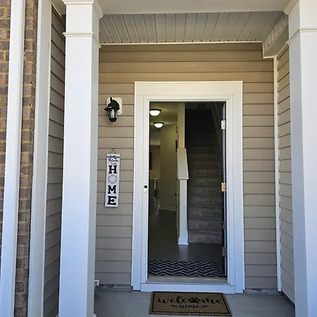 Charlorre Townhome - 1br Pet Friendly