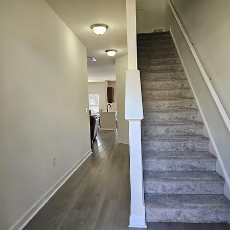 Charlorre Townhome - 1br Pet Friendly Apartment Charlotte