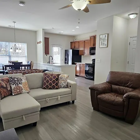 Charlorre Townhome - 1br Pet Friendly