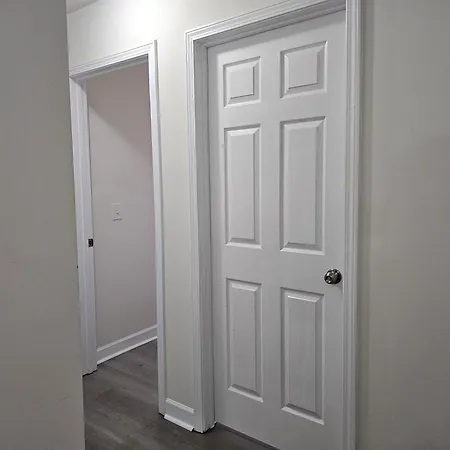 Charlorre Townhome - 1br Pet Friendly Apartment Charlotte