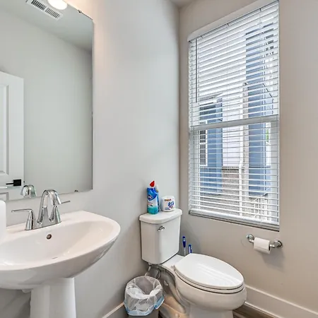 Walk To Music Factory: Townhome W/ Rooftop Deck! Holiday home Charlotte