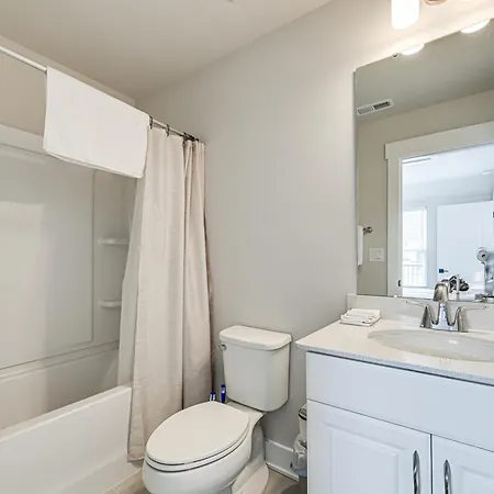 Walk To Music Factory: Townhome W/ Rooftop Deck!