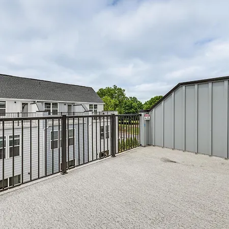Holiday home Walk To Music Factory: Townhome W/ Rooftop Deck!