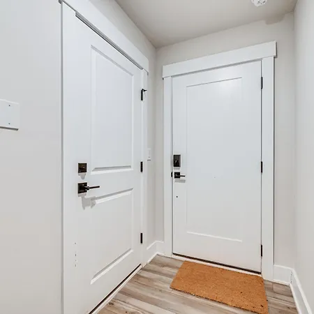 Walk To Music Factory: Townhome W/ Rooftop Deck! Holiday home Charlotte