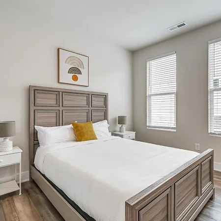 Walk To Music Factory: Townhome W/ Rooftop Deck! Holiday home