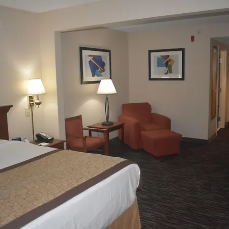 Wingate By Wyndham Airport 3*