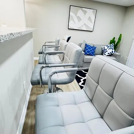 Lavish Escape Apartment *