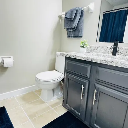 Apartment Lavish Escape