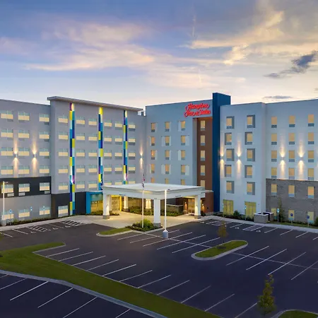 Hotel Hampton & Airport Pointe 3*