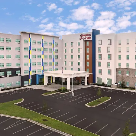 Hampton & Airport Pointe Hotel 3*