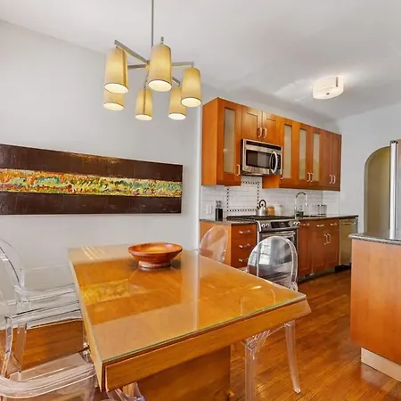 Luxurious Myers Park Living With Screened Porch