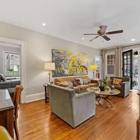 Holiday home Luxurious Myers Park Living With Screened Porch *