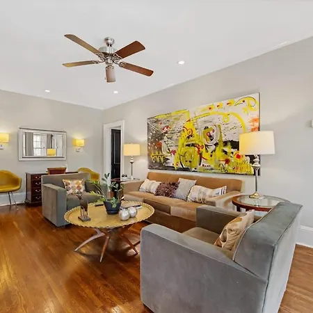 Holiday home Luxurious Myers Park Living With Screened Porch *