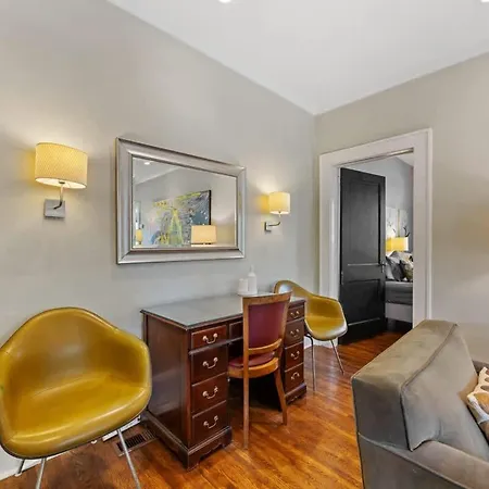 Holiday home Luxurious Myers Park Living With Screened Porch *