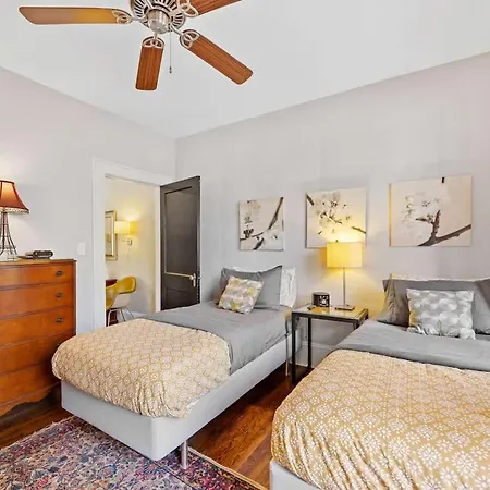Holiday home Luxurious Myers Park Living With Screened Porch Charlotte