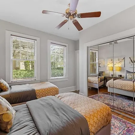 Luxurious Myers Park Living With Screened Porch * Charlotte