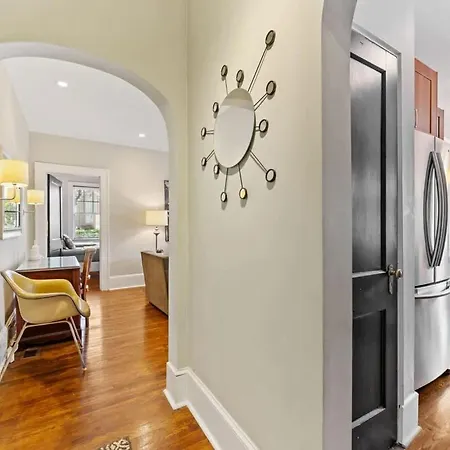 Luxurious Myers Park Living With Screened Porch * Charlotte
