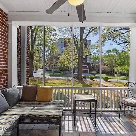 Luxurious Myers Park Living With Screened Porch * Charlotte