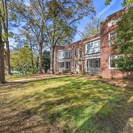 Holiday home Luxurious Myers Park Living With Screened Porch *