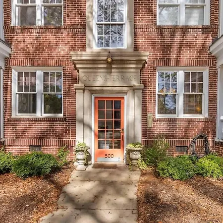 Holiday home Luxurious Myers Park Living With Screened Porch *