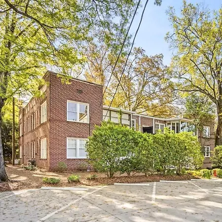 Luxurious Myers Park Living With Screened Porch