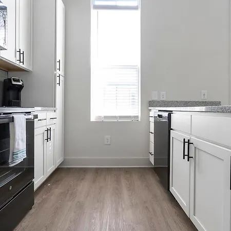 Apartment Landing Apartments - The Henry