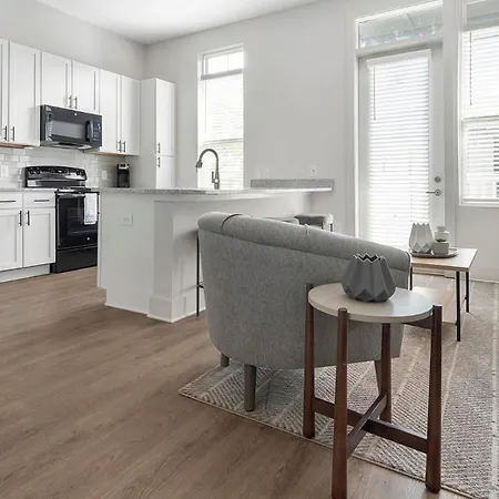 Landing Apartments - The Henry Apartment Charlotte