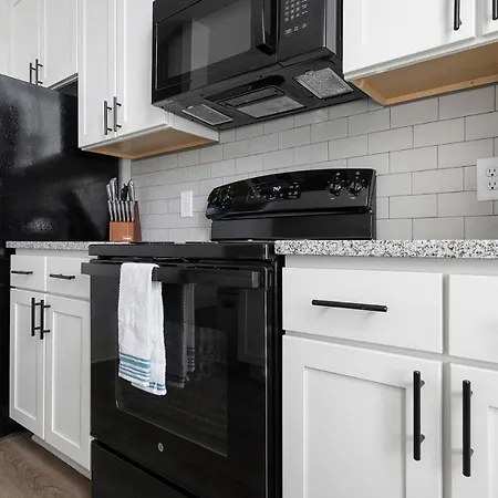 Landing Apartments - The Henry Apartment Charlotte