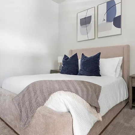 Apartment Landing Apartments - The Henry