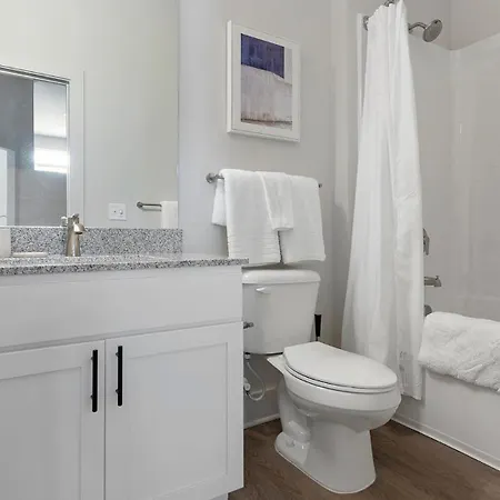 Landing Apartments - The Henry *