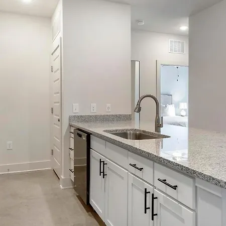 Landing Apartments - The Henry Apartment Charlotte