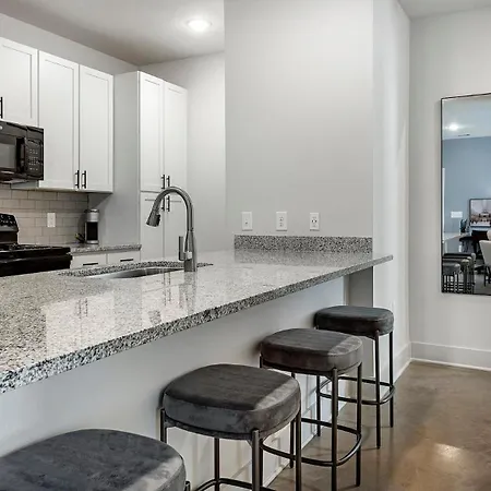 Landing Apartments - The Henry *