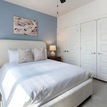 Landing Apartments - The Henry Apartment