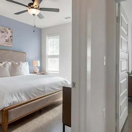 Landing Apartments - The Henry