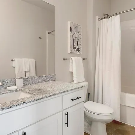 Landing Apartments - The Henry Charlotte