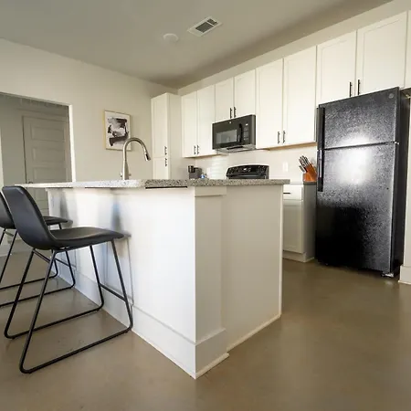 Landing Apartments - The Henry