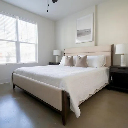 Landing Apartments - The Henry *