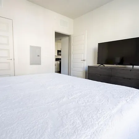 Landing Apartments - The Henry Charlotte