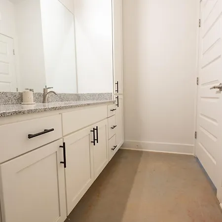 Landing Apartments - The Henry Apartment