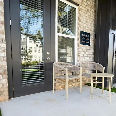 Landing Apartments - The Henry Charlotte