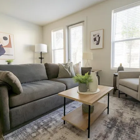 Landing Apartments - The Henry Charlotte
