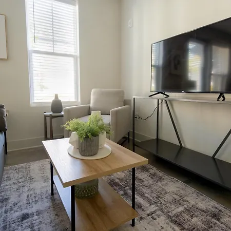 Apartment Landing Apartments - The Henry *