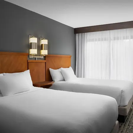 Hyatt Place Airport/lake Pointe 3*