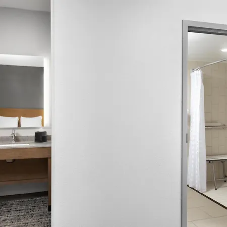 Hyatt Place Airport/lake Pointe Hotel 3*