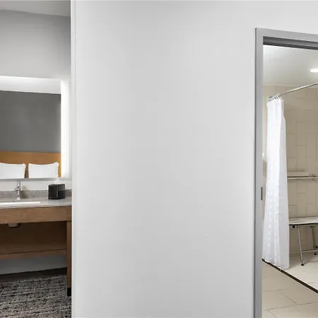 Hyatt Place Airport/lake Pointe Hotel