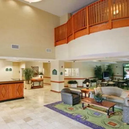 Hotel Wingate By Wyndham Airport 3*