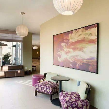 Hilton Garden Airport 3*