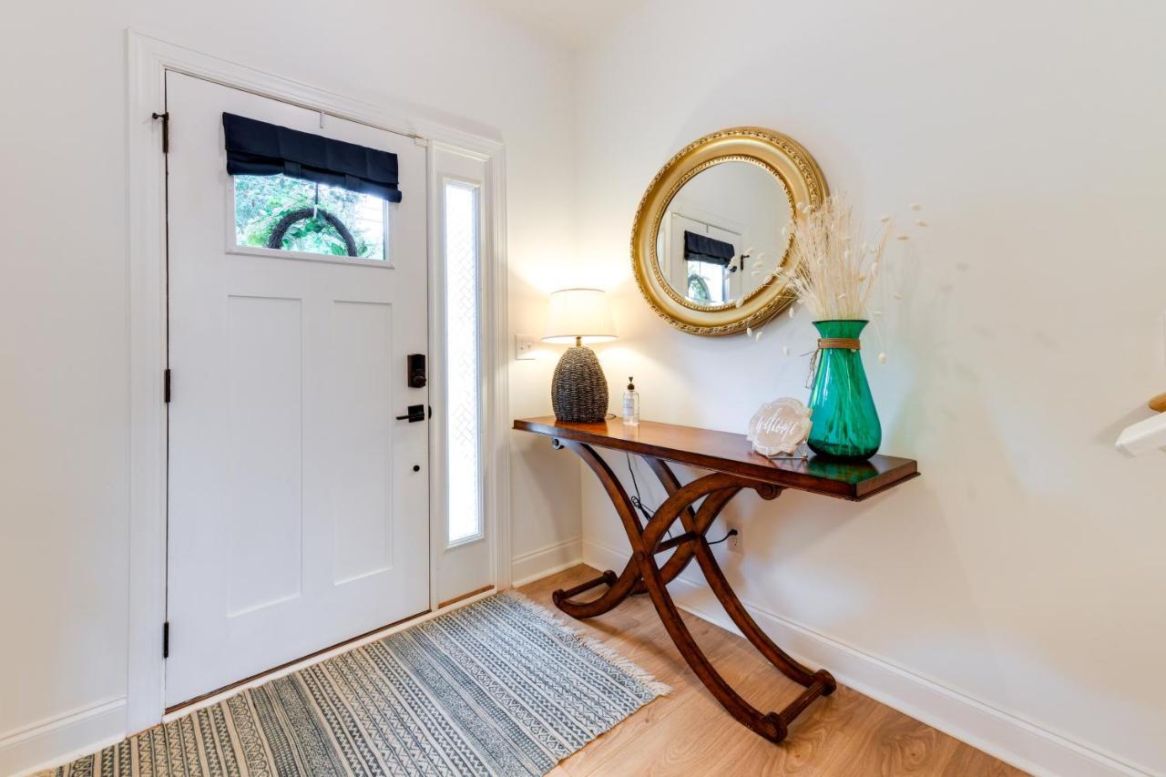 Getaway With Yard - 3 Mi To Uptown! Holiday home Charlotte